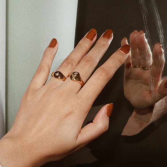 NEW 18K Gold Plated Rose Flower Signet Ring - Picture 2 of 10